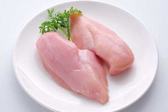 10 Kinds of Human Food That Are Good for Cats: 9. Chicken breast
