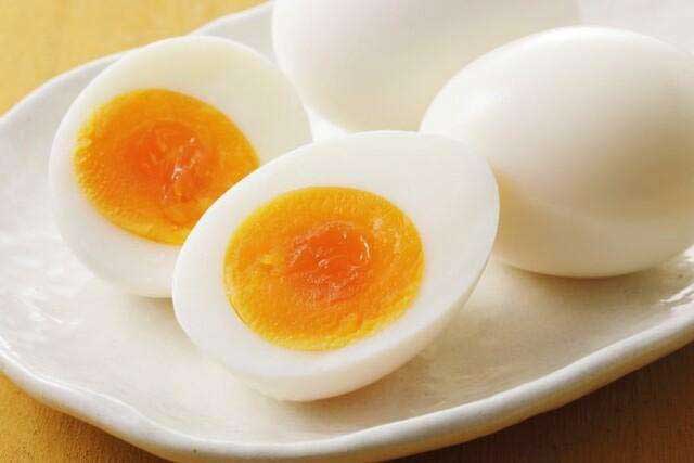10 Kinds of Human Food That Are Good for Cats: 7. Egg yolk
